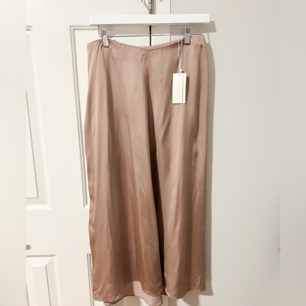 NWT VINCE. Satin midi skirt
